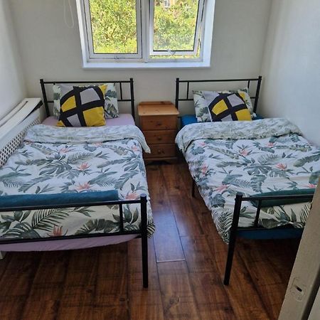 Twin Bed For Guests Apartment Londra Exterior foto