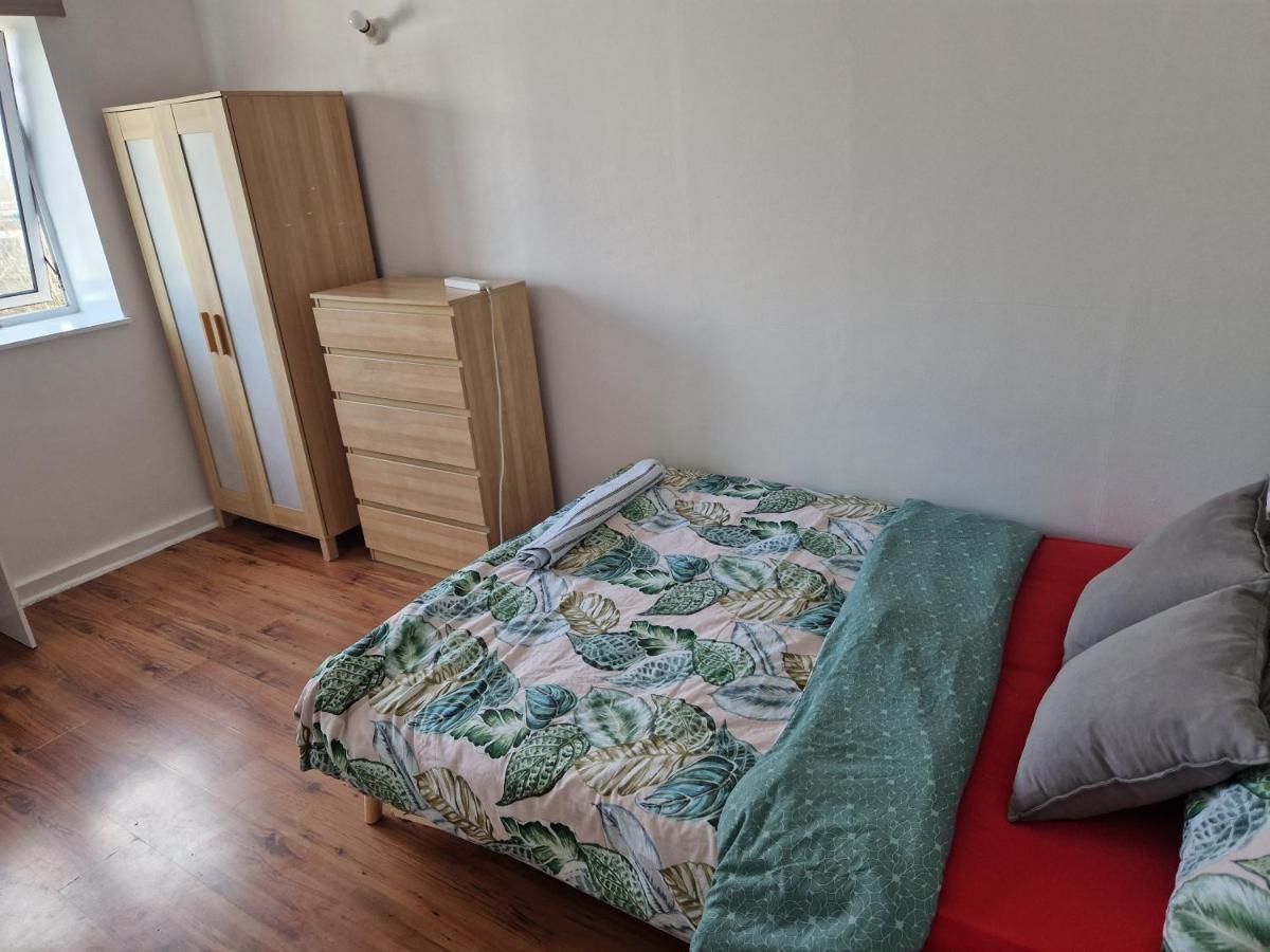 Twin Bed For Guests Apartment Londra Exterior foto